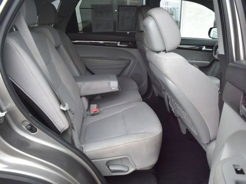 Used 2014 Kia Sorento LX image 36
