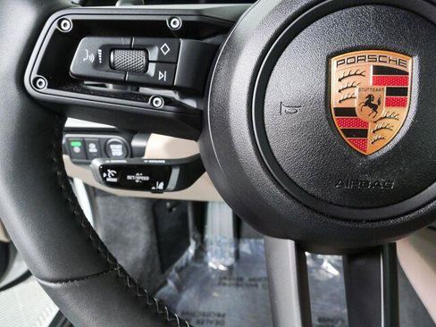 Used 2025 Porsche 911 Carrera RWD image 10