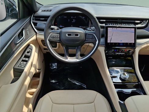 Certified 2023 Jeep Grand Cherokee L Limited w/ Luxury Tech Group II AWD/4WD image 10