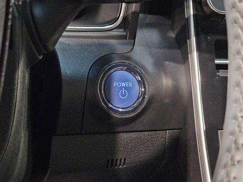 Used 2022 Toyota Avalon Limited image 35