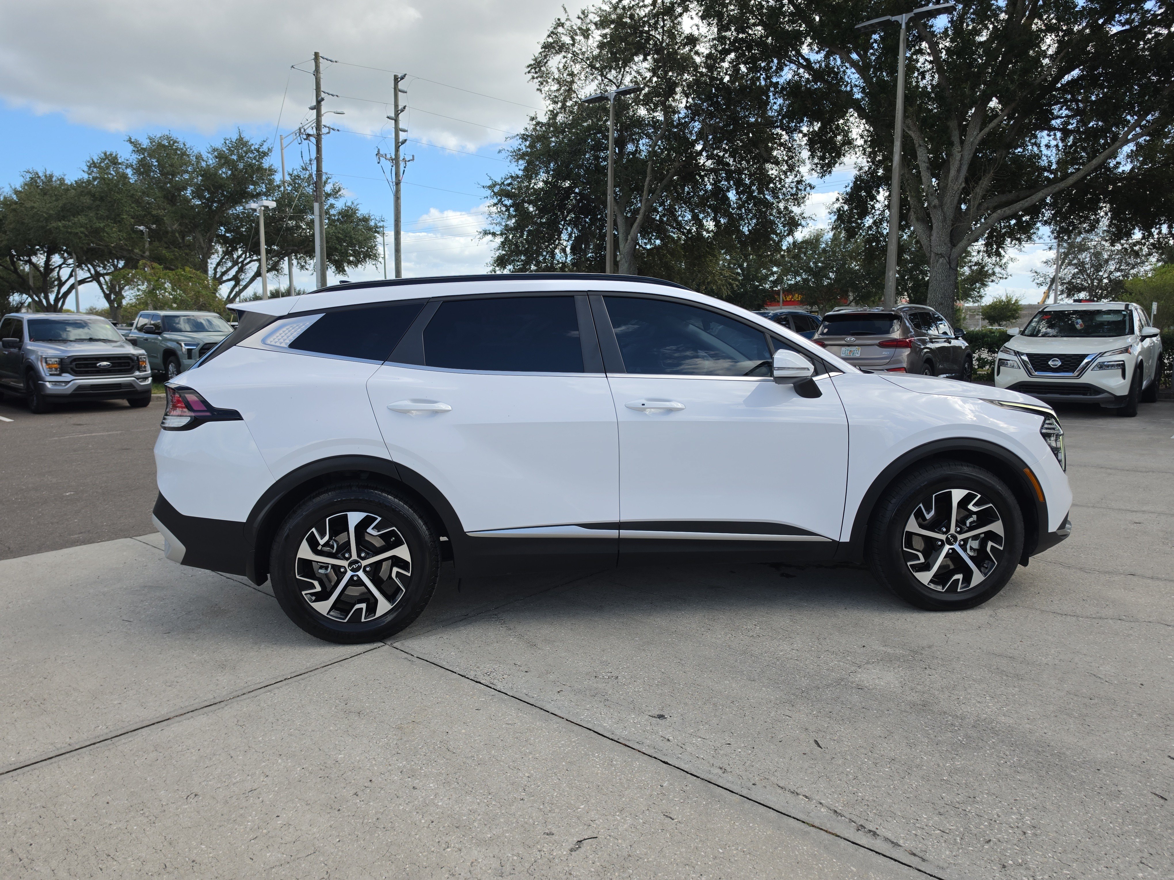 Certified 2025 Kia Sportage EX w/ Premium Package FWD image 9