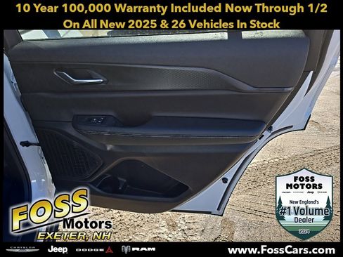 New 2025 Jeep Grand Cherokee L Laredo image 12