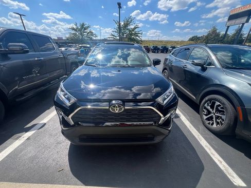 Used 2019 Toyota RAV4 XLE w/ Carpet Mat Package FWD image 2