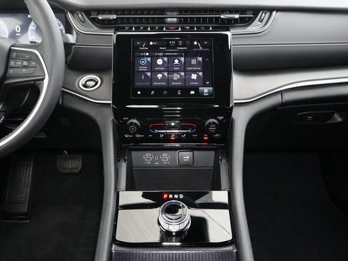 Used 2024 Jeep Grand Cherokee Laredo X w/ Trailer Tow Package image 17