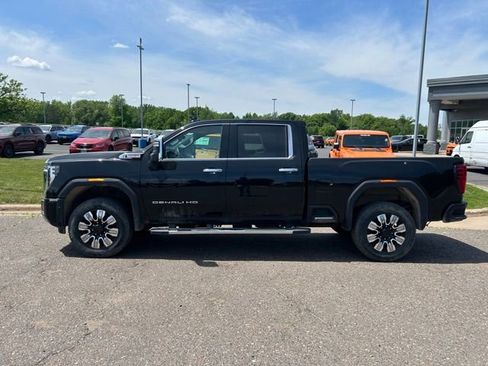 Used 2024 GMC Sierra 3500 Denali w/ Denali Reserve Package AWD/4WD image 2