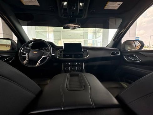 Used 2021 Chevrolet Suburban LT w/ LT Signature Package RWD image 14