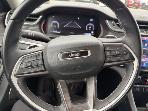Used 2022 Jeep Grand Cherokee Limited image 19
