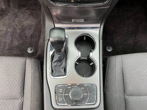 Used 2018 Jeep Grand Cherokee Laredo image 20