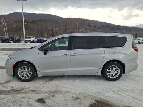 New 2026 Chrysler Pacifica Select image 6