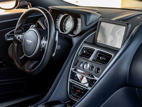 Used 2021 Aston Martin DB11 Volante image 26
