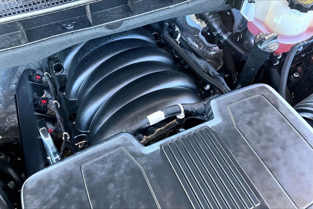 Used 2026 Cadillac Escalade Platinum Sport w/ LPO, Floor Liner Package AWD/4WD image 35
