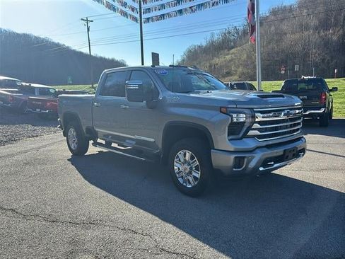 Used 2024 Chevrolet Silverado 2500 High Country w/ Technology Package AWD/4WD image 3