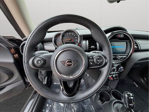 Used 2021 MINI Cooper 2-Door Hardtop FWD image 21