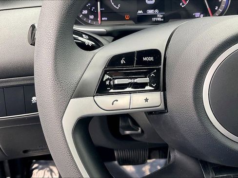 Used 2023 Hyundai Tucson SE image 13