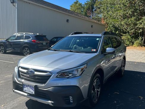 Used 2022 Subaru Outback Limited image 1
