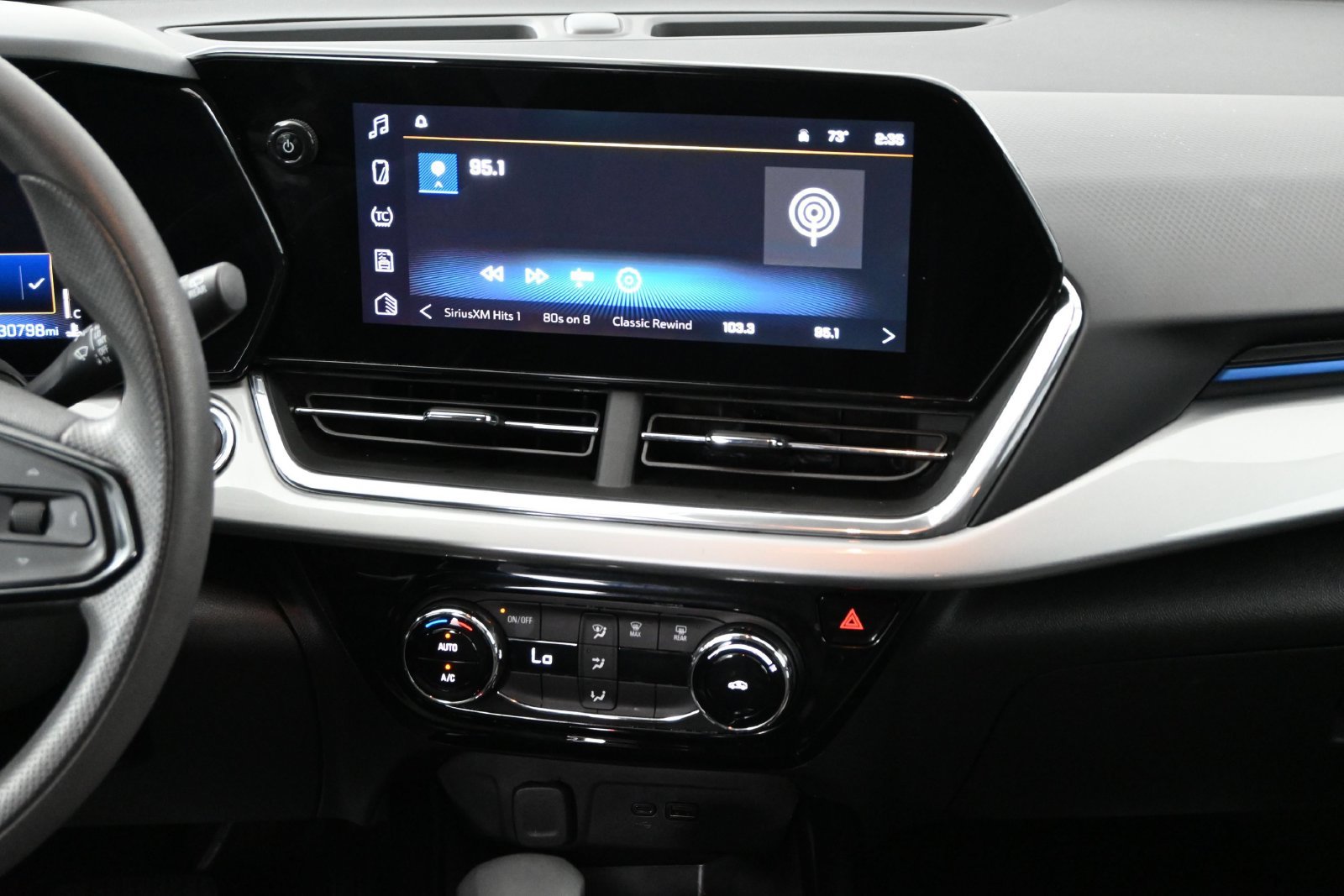 Used 2025 Chevrolet Trax LT FWD image 15
