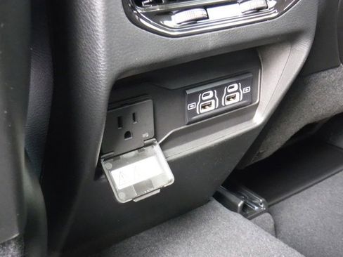 New 2025 Jeep Grand Cherokee Altitude image 33