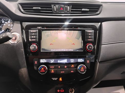 Used 2019 Nissan Rogue SV image 28