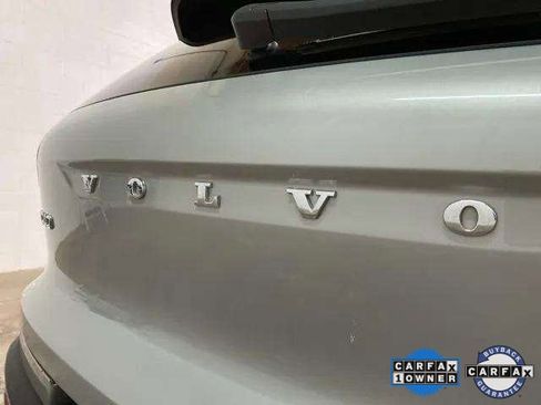 Used 2025 Volvo XC40 B5 Plus image 95