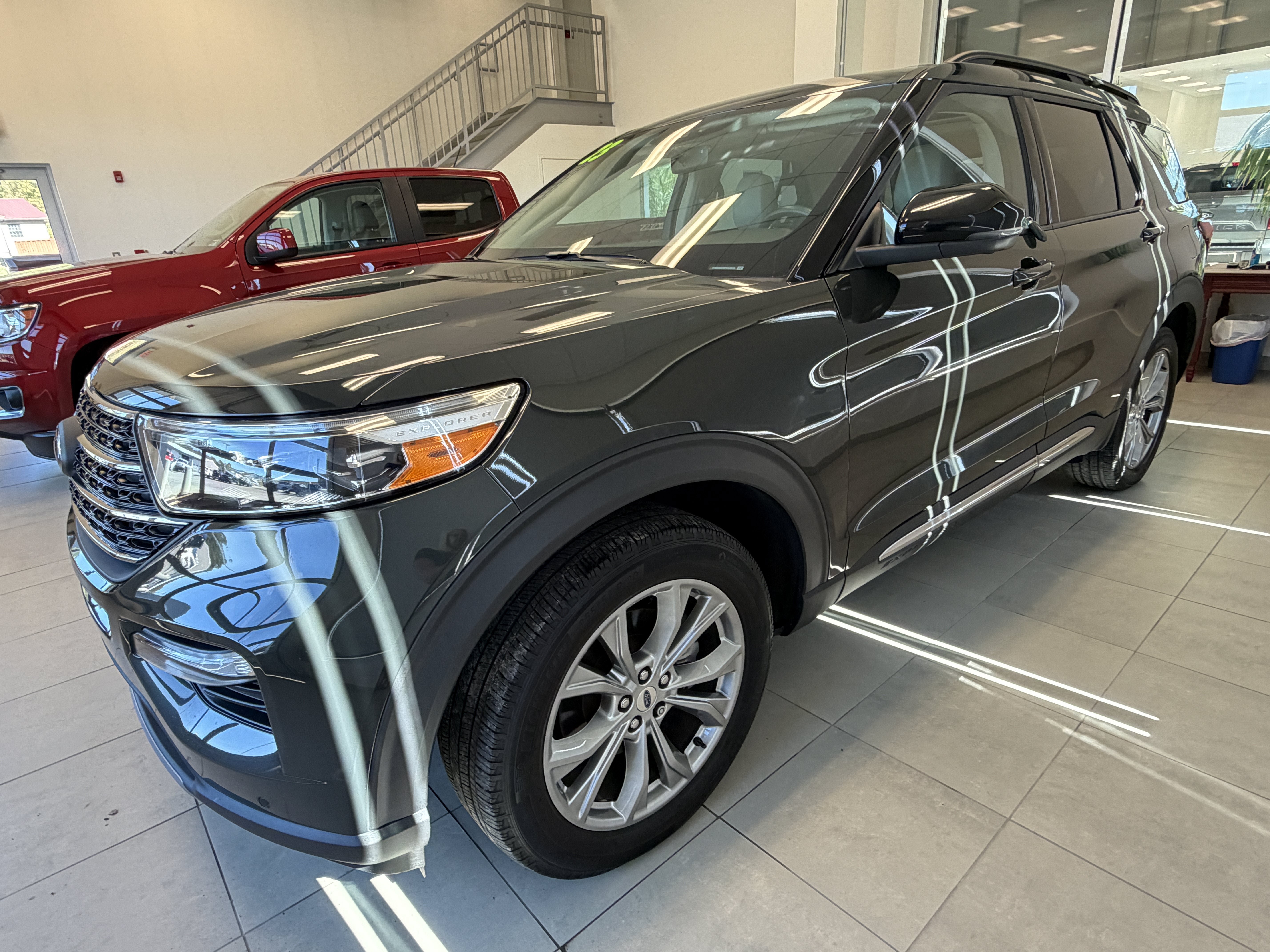 Used 2023 Ford Explorer XLT w/ Equipment Group 202A AWD/4WD image 5