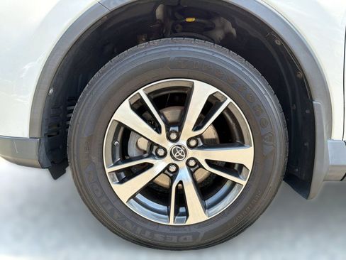 Used 2018 Toyota RAV4 XLE AWD/4WD image 12