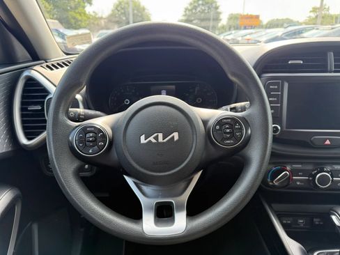 Used 2022 Kia Soul LX FWD image 9