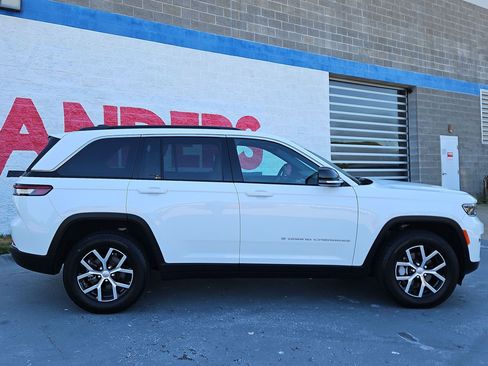 Used 2025 Jeep Grand Cherokee Limited w/ Trailer Tow Package AWD/4WD image 8