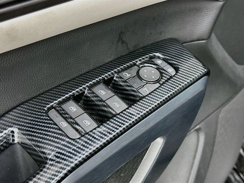 Used 2024 Nissan Pathfinder SL w/ Black Appearance Package AWD/4WD image 15