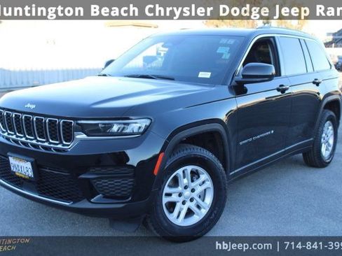 Used 2023 Jeep Grand Cherokee Laredo image 12