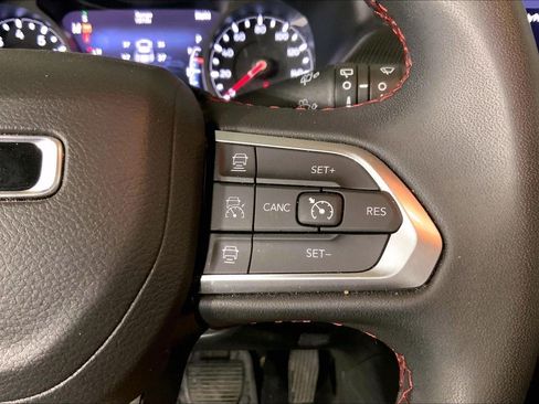Used 2025 Jeep Compass Trailhawk AWD/4WD image 19
