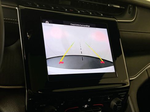 Used 2023 Jeep Grand Cherokee L Laredo image 13