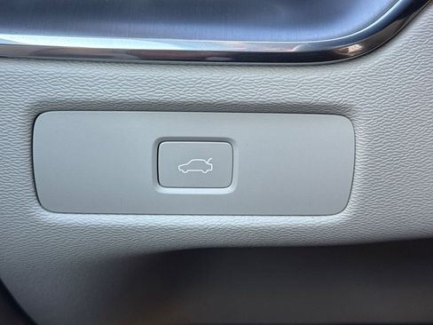 Certified 2025 Volvo XC60 B5 Core w/ Protection Package Premier image 31