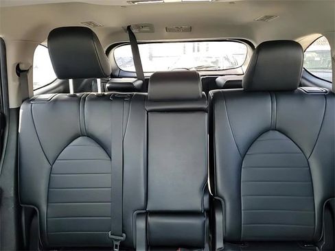 Certified 2023 Toyota Highlander XLE image 21