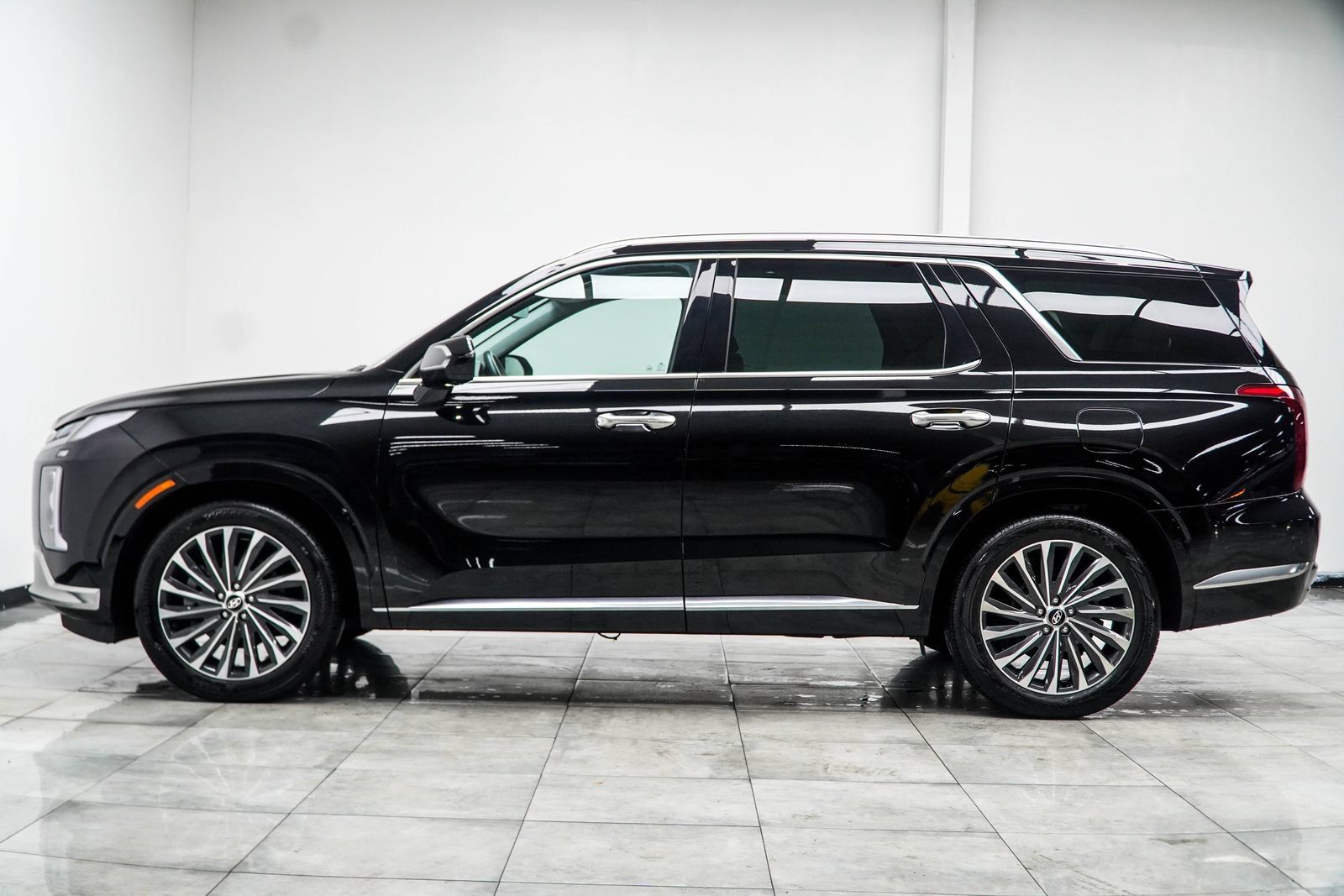Used 2025 Hyundai Palisade Calligraphy AWD/4WD image 11