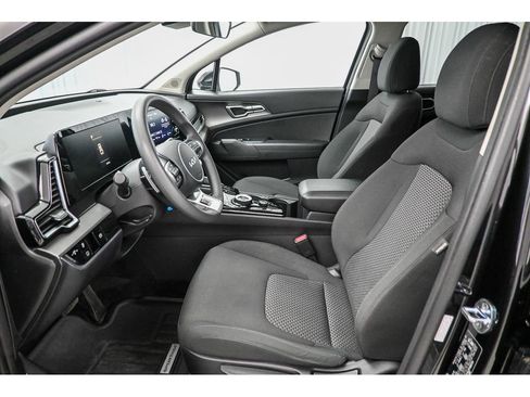 Used 2023 Kia Sportage LX image 10