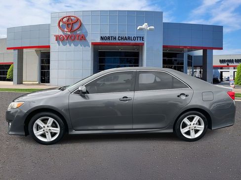 Used 2012 Toyota Camry SE image 5