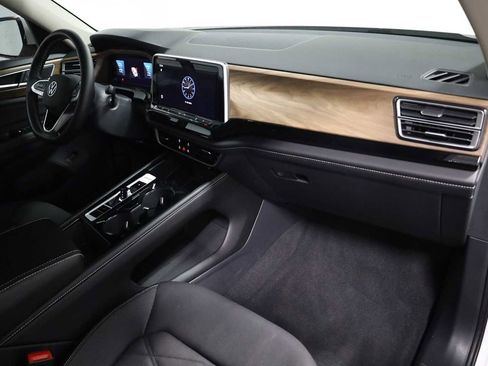 Used 2024 Volkswagen Atlas SE image 6