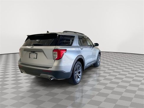 Used 2024 Ford Explorer XLT w/ Equipment Group 202A image 11