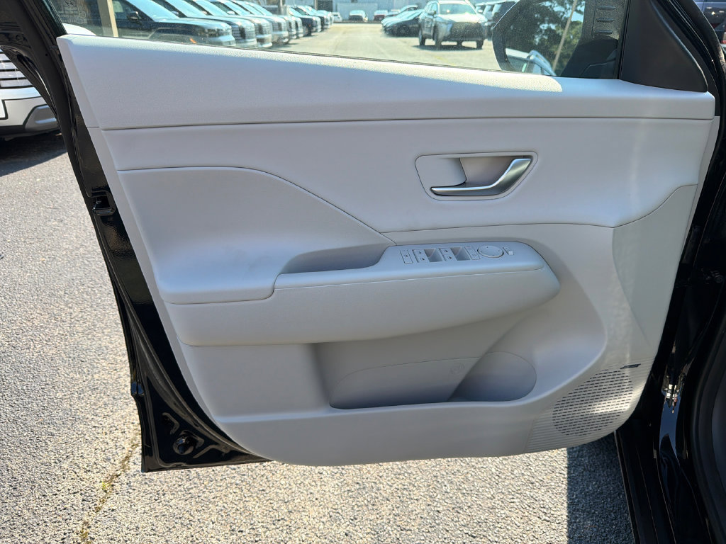 New 2027 Hyundai Kona Limited FWD image 10