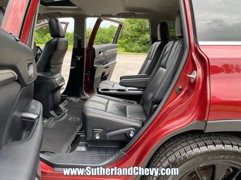 Used 2019 Toyota Highlander SE FWD image 36