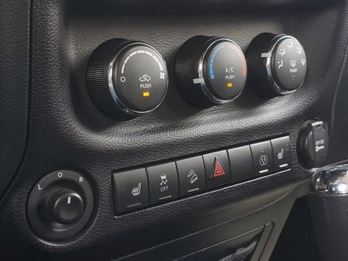 Used 2016 Jeep Wrangler Unlimited Sahara w/ Dual Top Group AWD/4WD image 18
