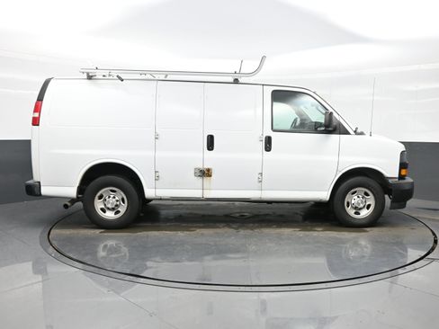 Used 2019 Chevrolet Express 3500 w/ Driver Convenience Package image 7