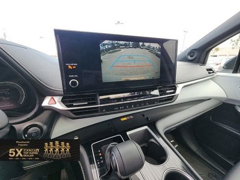 Used 2025 Toyota Sienna XSE w/ XSE Plus Package image 40