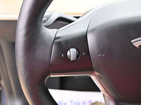 Used 2023 Tesla Model Y Long Range AWD/4WD image 18