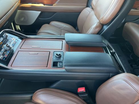 Used 2024 Lincoln Navigator L Reserve image 14