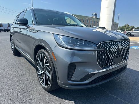 Used 2025 Lincoln Aviator Reserve w/ Equipment Group 201A image 2