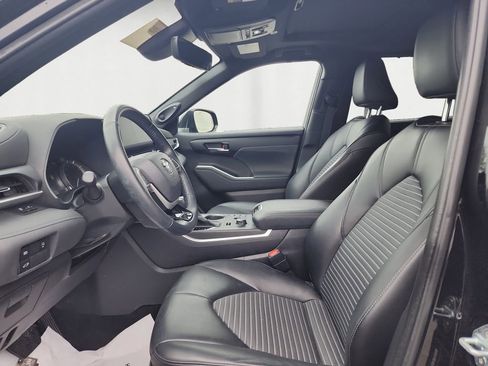Certified 2023 Toyota Highlander XSE image 9