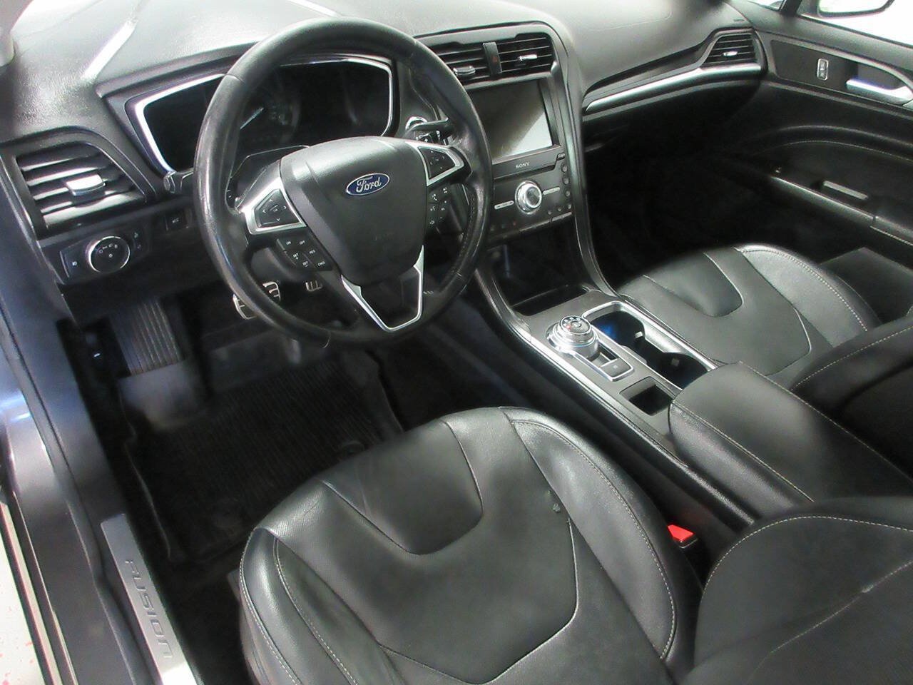 Used 2017 Ford Fusion Titanium AWD/4WD image 15