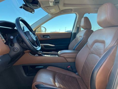 Used 2023 Nissan Pathfinder Platinum w/ Black Appearance Package image 12