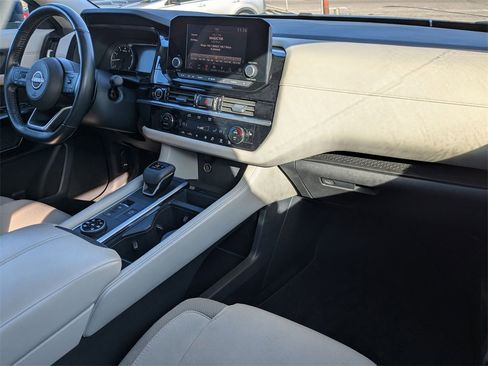 Used 2024 Nissan Pathfinder SV image 38